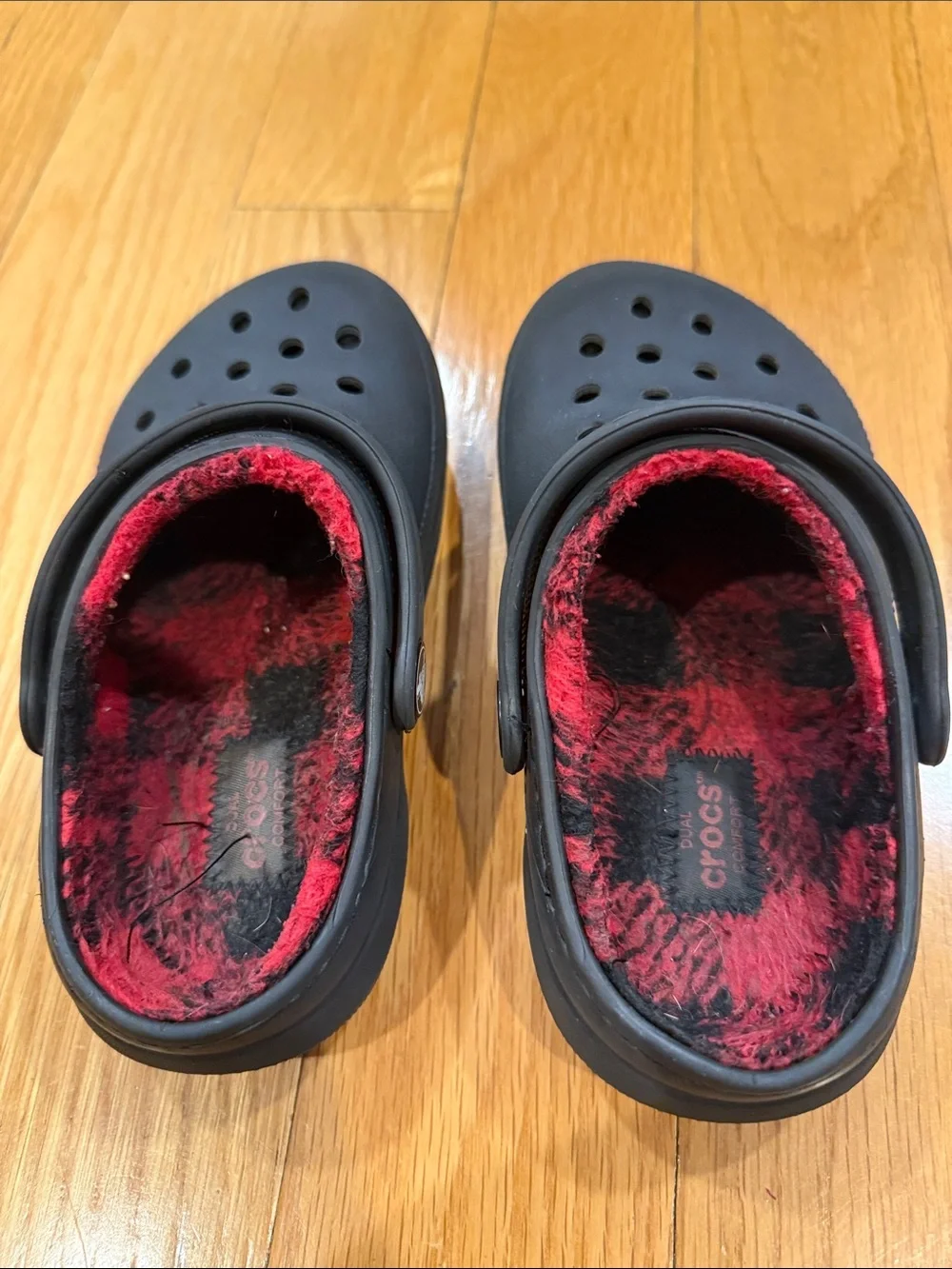 Crocs black with buffalo red /black lining size c10.